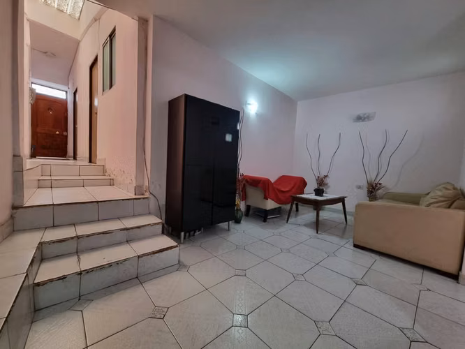 Se vende Casa de 2 pisos en sector CENTRO SUR, calle Díaz Gana entre Av. Argentina y EdoLefort  8 D +3 B a 7.950 UF