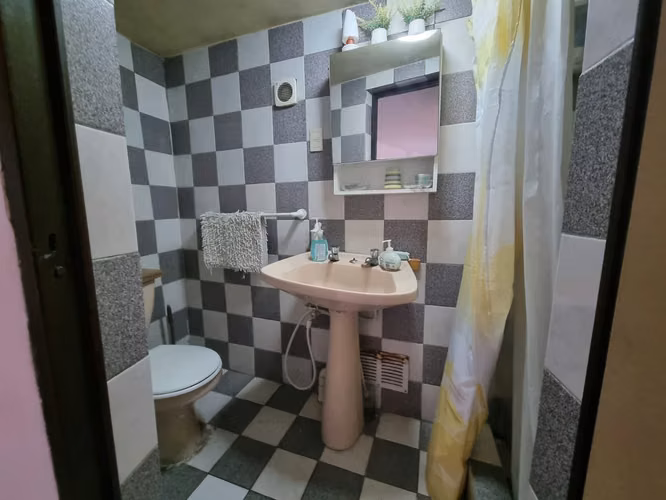 Se vende Casa de 2 pisos en sector CENTRO SUR, calle Díaz Gana entre Av. Argentina y EdoLefort  8 D +3 B a 7.950 UF