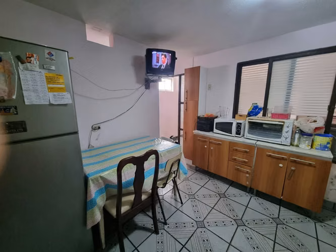 Se vende Casa de 2 pisos en sector CENTRO SUR, calle Díaz Gana entre Av. Argentina y EdoLefort  8 D +3 B a 7.950 UF