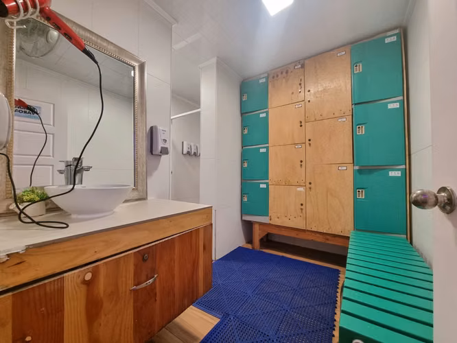 Se vende maravilloso spa de lujo con casa independiente en su segundo piso a 17.000 UF