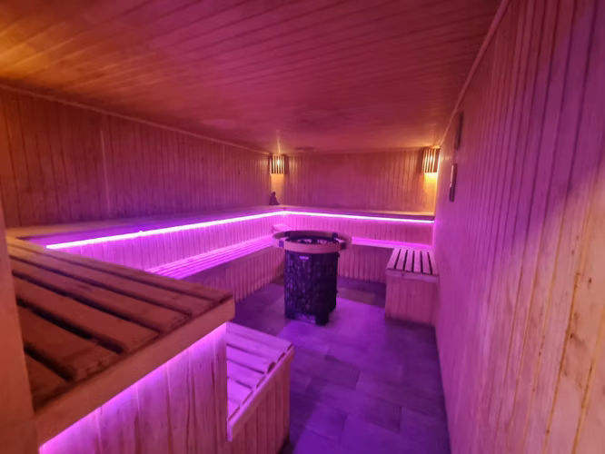 Se vende maravilloso spa de lujo con casa independiente en su segundo piso a 17.000 UF