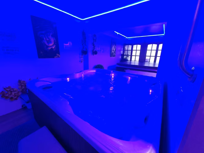 Se vende maravilloso spa de lujo con casa independiente en su segundo piso a 17.000 UF