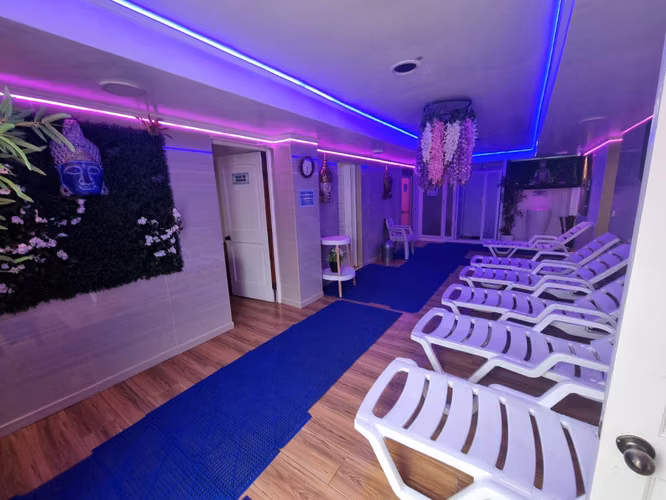 Se vende maravilloso spa de lujo con casa independiente en su segundo piso a 17.000 UF