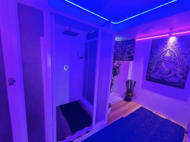 Se vende maravilloso spa de lujo con casa independiente en su segundo piso a 17.000 UF