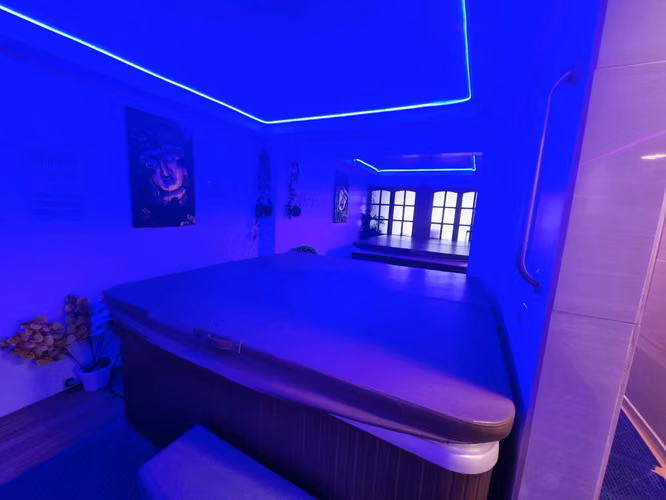 Se vende maravilloso spa de lujo con casa independiente en su segundo piso a 17.000 UF