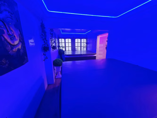 Se vende maravilloso spa de lujo con casa independiente en su segundo piso a 17.000 UF
