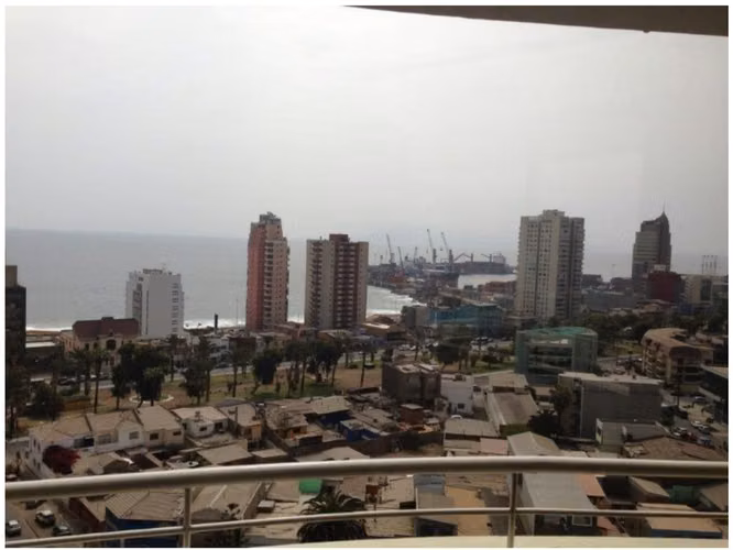 Se vende e Duplex en plena Avenida Brasil de 4 D, 2 B  con D+B de servicio a 13.500 UF conversable.