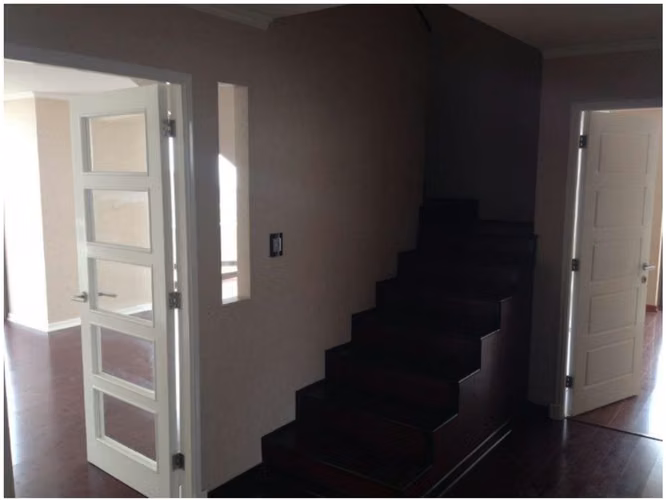 Se vende e Duplex en plena Avenida Brasil de 4 D, 2 B  con D+B de servicio a 13.500 UF conversable.