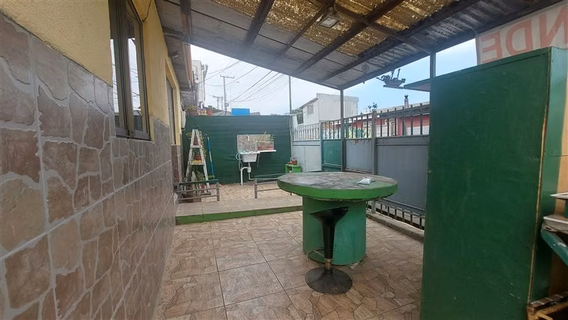 Casa en venta de 2 dorm 2 B,1E. en Concón