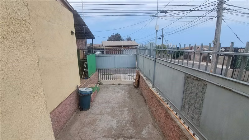 Casa en venta de 2 dorm 2 B,1E. en Concón