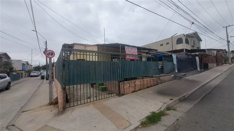 Casa en venta de 2 dorm 2 B,1E. en Concón