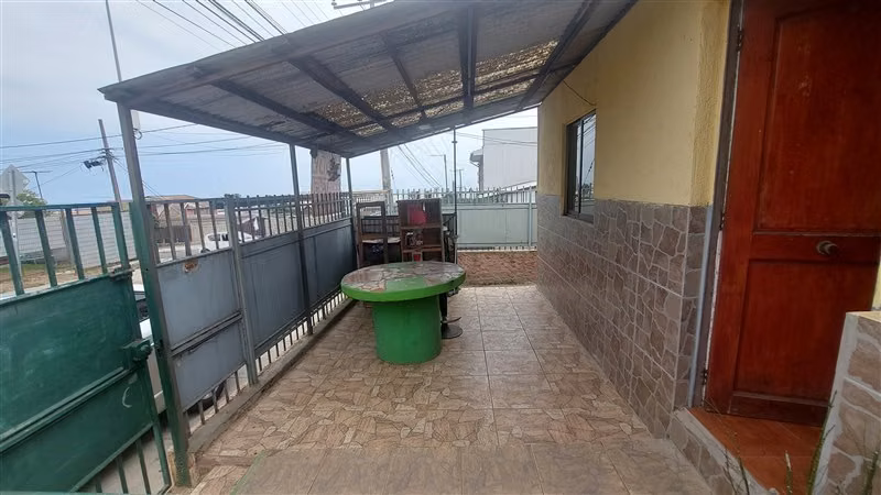 Casa en venta de 2 dorm 2 B,1E. en Concón
