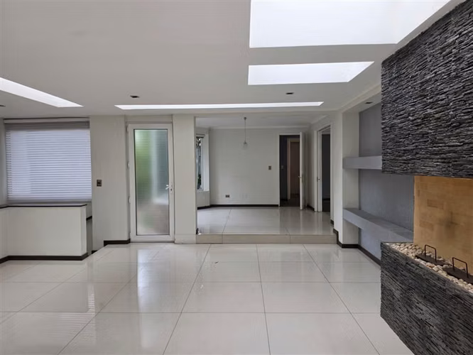 Casa en Arriendo en Condominio Cerrado en Lo Barnechea