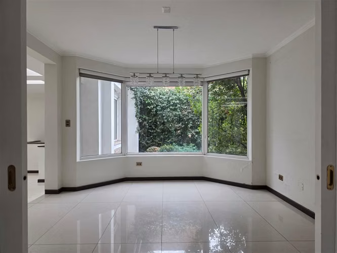 Casa en Arriendo en Condominio Cerrado en Lo Barnechea