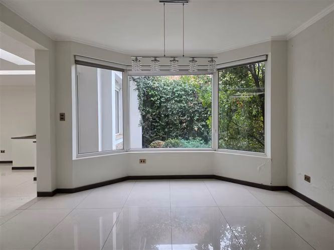 Casa en Arriendo en Condominio Cerrado en Lo Barnechea