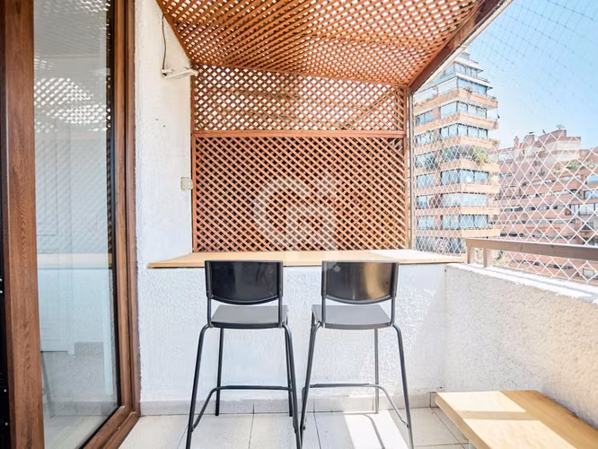 Arriendo amoblado Duplex Vitacura, gran vista.