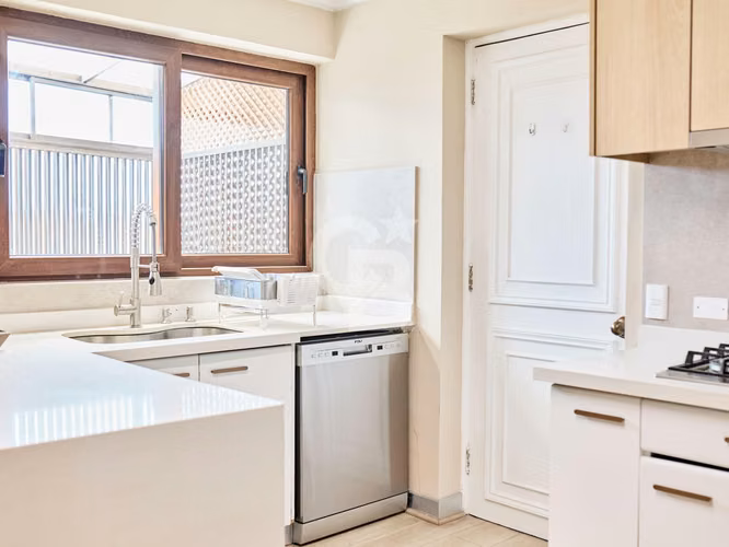 Arriendo amoblado Duplex Vitacura, gran vista.