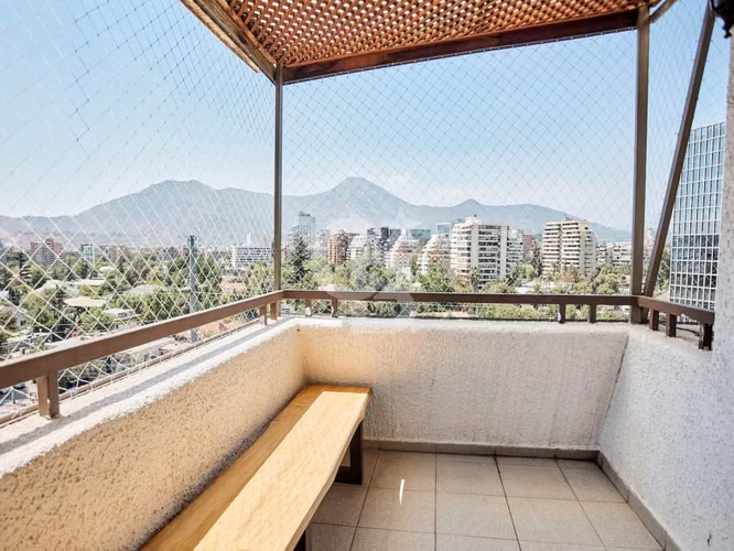 Arriendo amoblado Duplex Vitacura, gran vista.