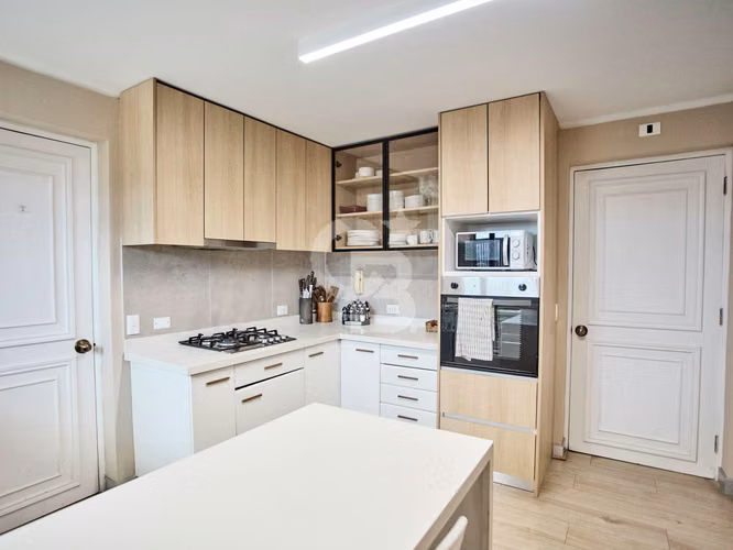 Arriendo amoblado Duplex Vitacura, gran vista.