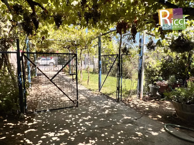 Excelente Casa ubicada en acceso principal a Limahue