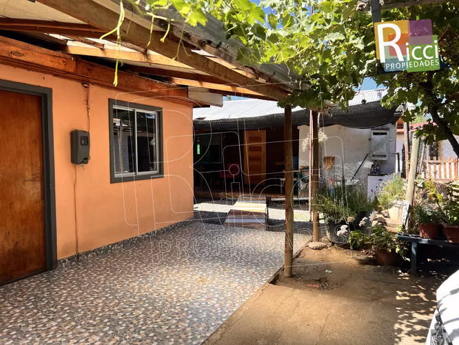 Excelente Casa ubicada en acceso principal a Limahue