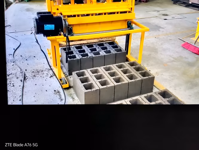 Bloquera ponedora semi automatica