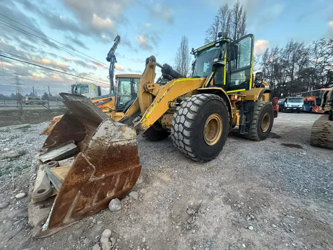 CARGADOR FRONTAL MARCA CATERPILLAR MODELO 966L AÑO 2021