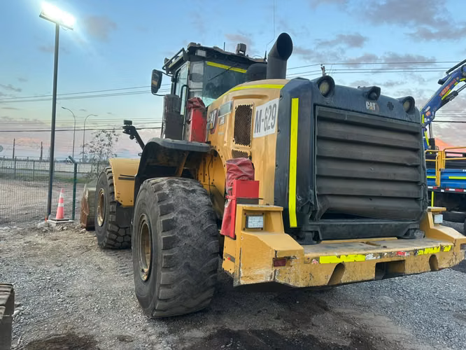 CARGADOR FRONTAL MARCA CATERPILLAR MODELO 966L AÑO 2021