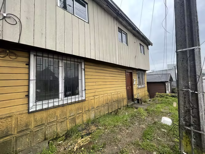 Venta de  Terreno con Casa en Pedro Montt