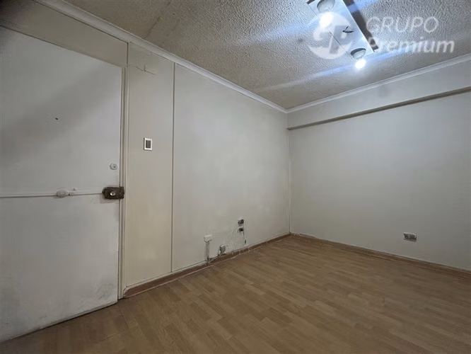 ARRIENDO OFICINA 33M2 1 RECEPCION + 2P+ 2B SANTIAGO CENTRO