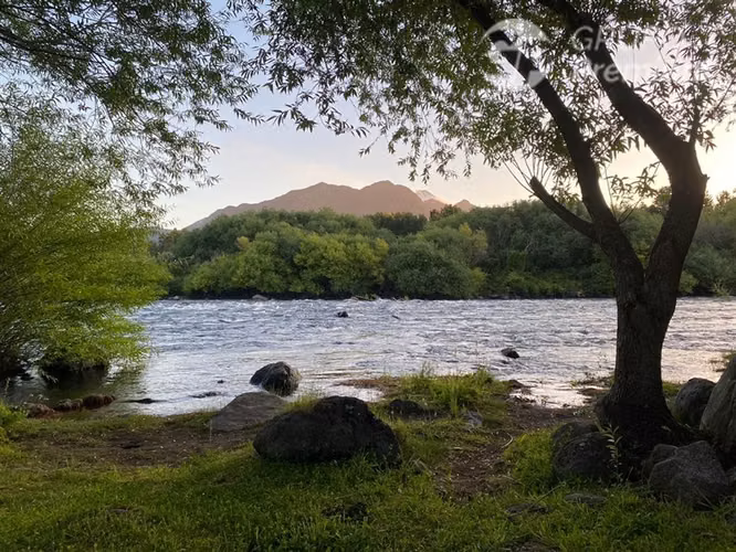 Complejo Turístico en Venta con Orilla de Río Trancura