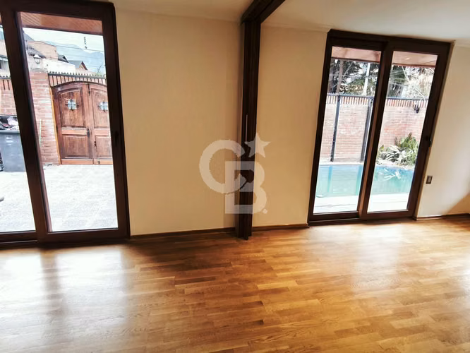 Exclusiva Casa en Vitacura: Lujo, Confort y Tranquilidad - Imagen 3