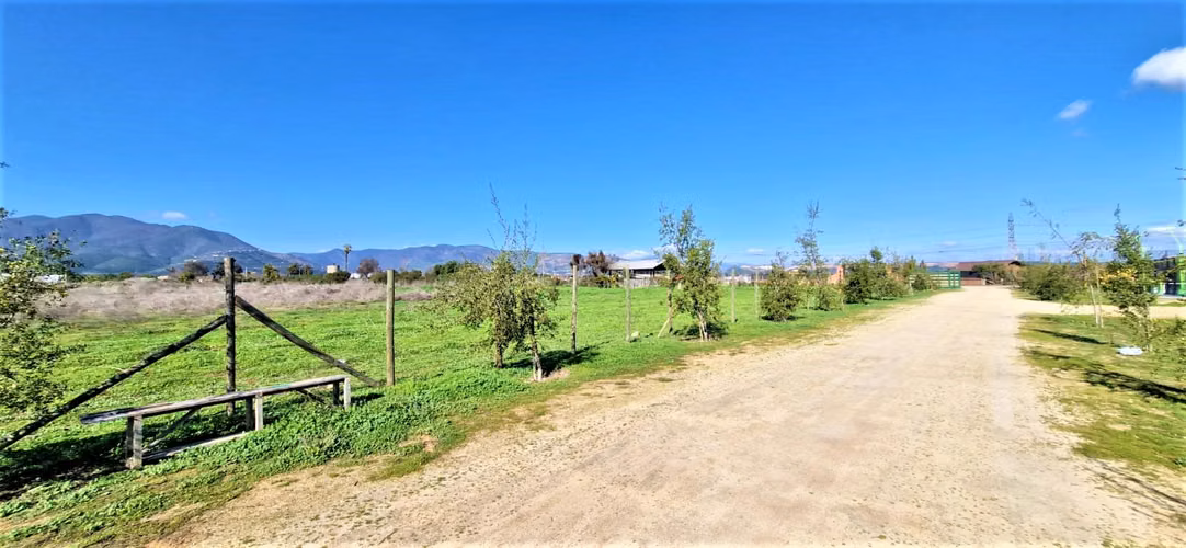 Venta de parcela plana de  5.752 m2., en Quillota. 2.495 UF.