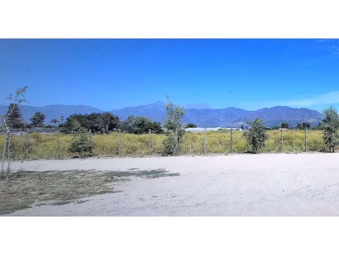 Venta de parcela plana de  5.752 m2., en Quillota. 2.495 UF.