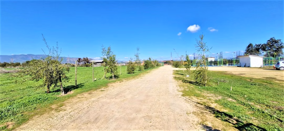 Venta de parcela plana de  5.752 m2., en Quillota. 2.495 UF.