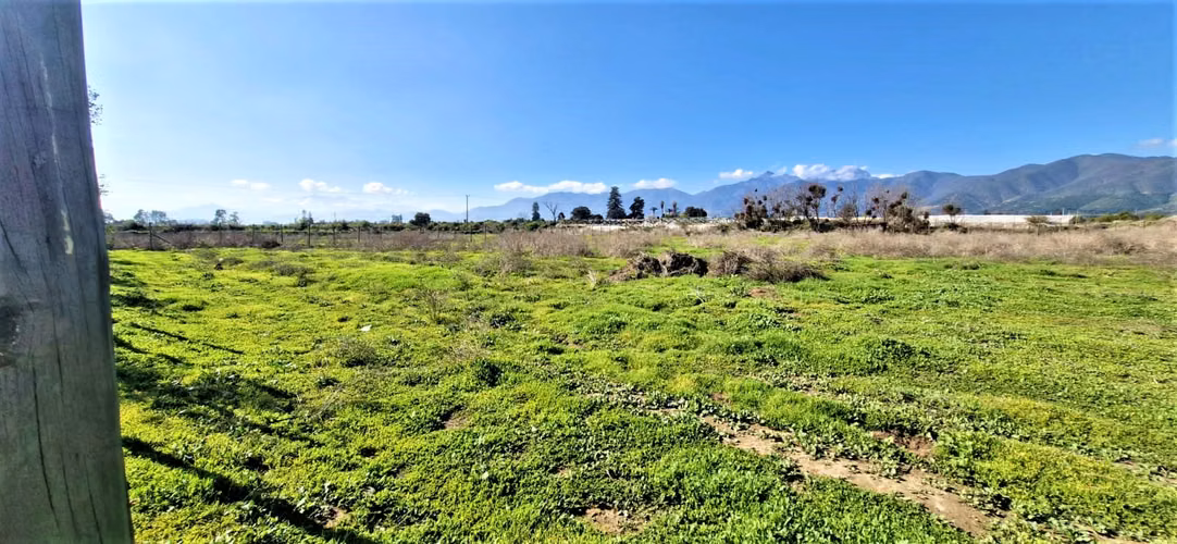 Venta de parcela plana de  5.752 m2., en Quillota. 2.495 UF.