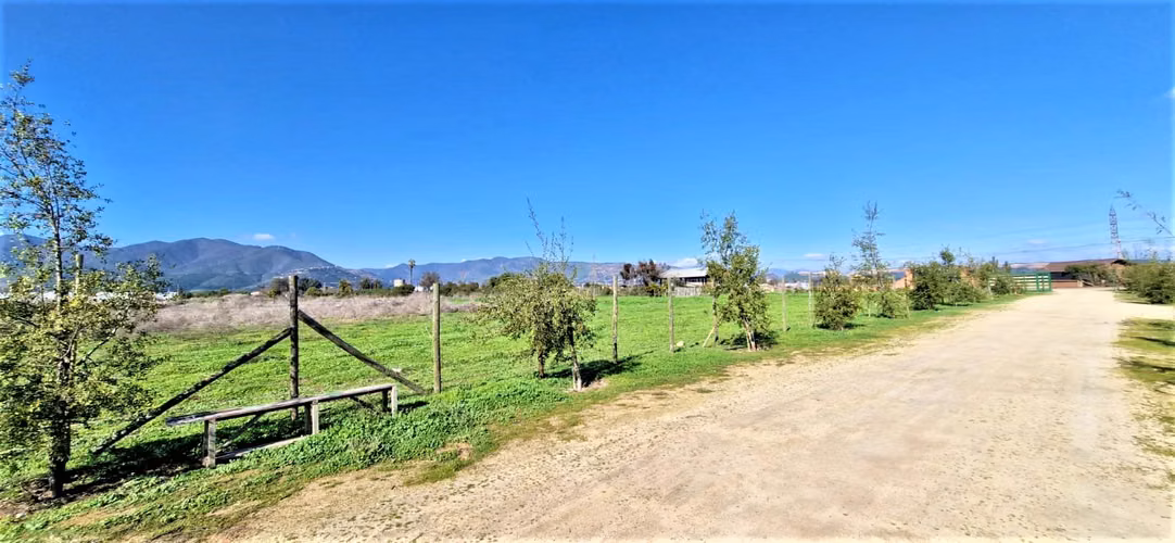 Venta de parcela plana de  5.752 m2., en Quillota. 2.495 UF.