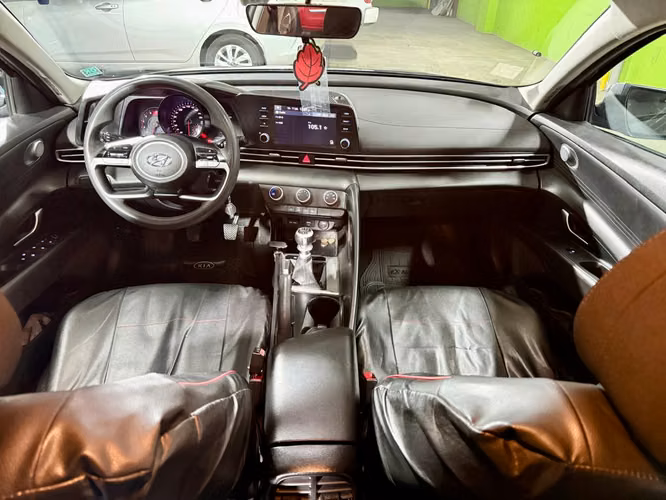 Hyundai Elantra 1.6 MT
