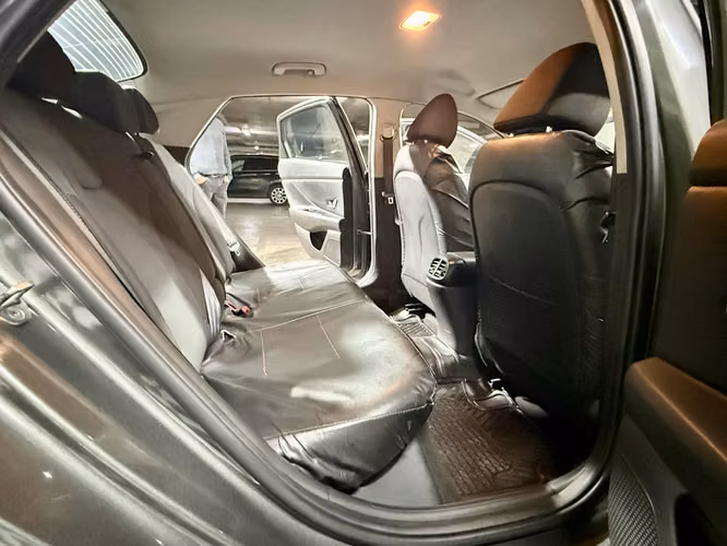 Hyundai Elantra 1.6 MT
