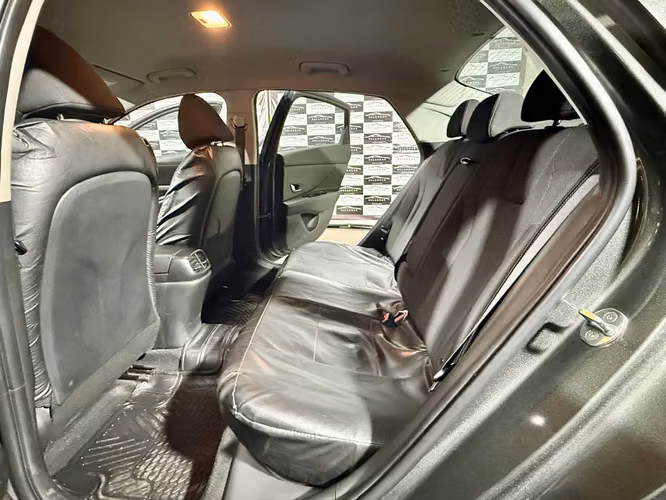 Hyundai Elantra 1.6 MT
