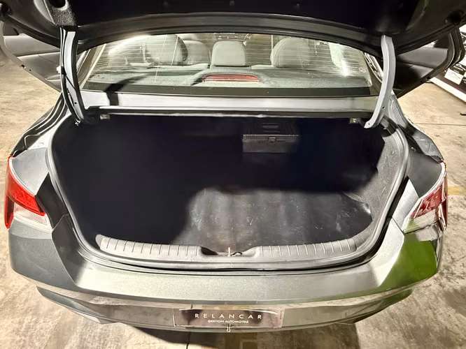 Hyundai Elantra 1.6 MT