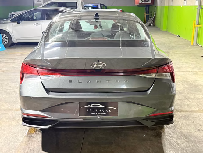 Hyundai Elantra 1.6 MT