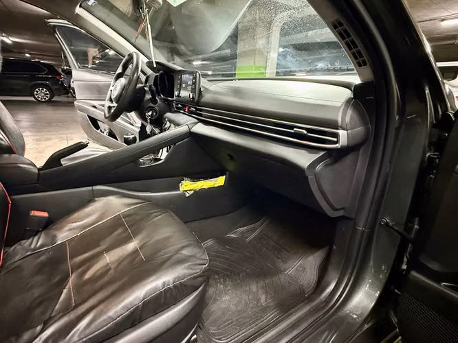 Hyundai Elantra 1.6 MT