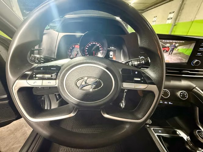 Hyundai Elantra 1.6 MT