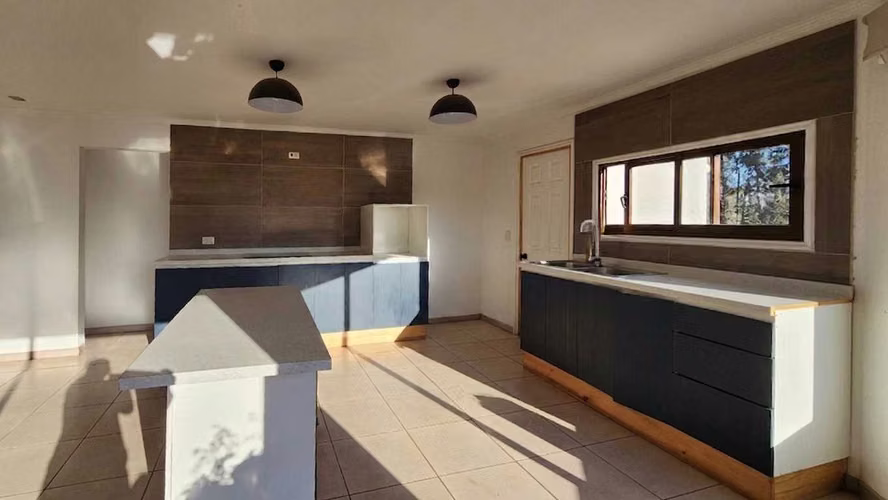 Arriendo casa en parcela 4D/3B/estacionamientos (175468)