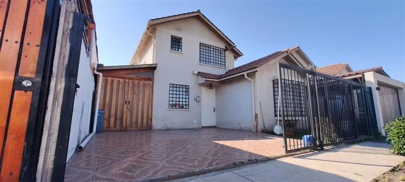 Casa en arriendo de 3 dorm. 3 baños en Maipú