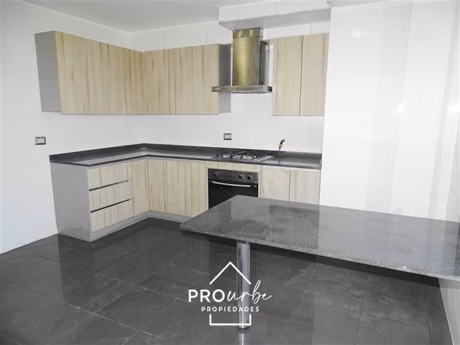 Departamento en venta de 4 dorm. en Las Condes
