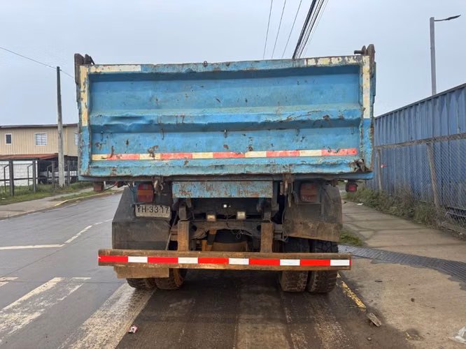 Camión tolva Ford cargo 1517
