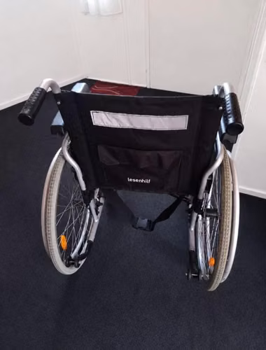 Silla de ruedas en buen estado - Imagen 4