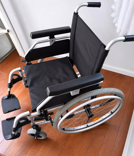 Silla de ruedas en buen estado